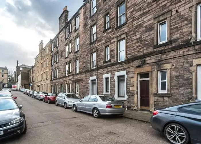 The Edinburgh City - Top Floor 2 Bedroom Apartment