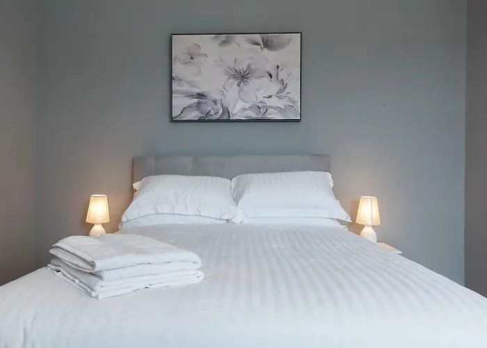 The Edinburgh City - Top Floor 2 Bedroom Apartment